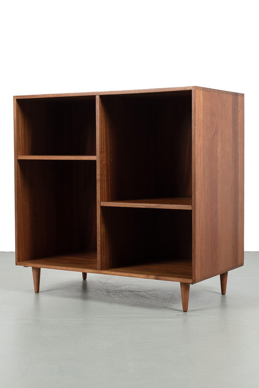 Boekenkastje met mooie houtverbindingen