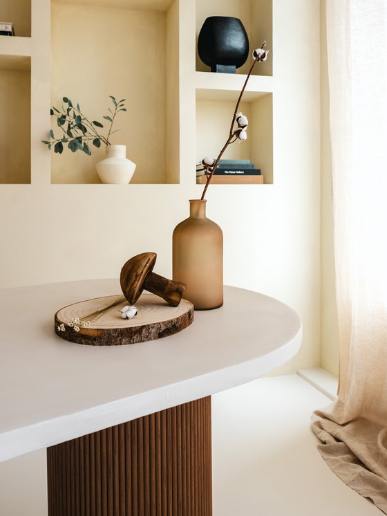 Image 1 of Mesa de Comedor Media Ovalada de Hormigón Cire Studio Nena Design