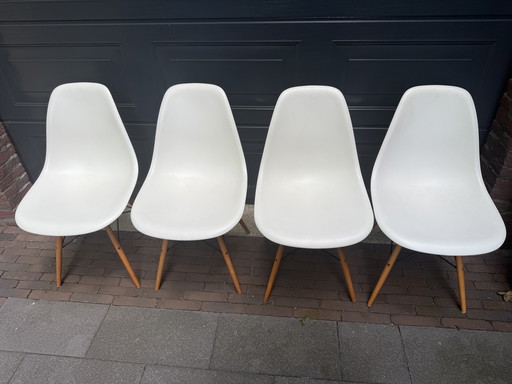 4x Vitra Eames stoelen