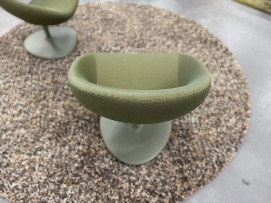 Image 1 of 2 Artifort Shark Draaifauteuils Kvadrat stof groen 