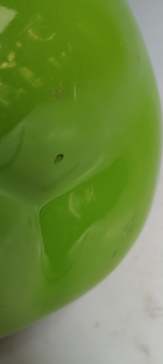 Image 1 of Dekorativer großer Apfel, eine Ode an Magritte