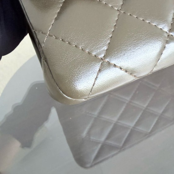 Image 1 of Chanel 2.55 Reissue 226 - Pelle di vitello trapuntata invecchiata, verde militare scuro, hardware dorato, serie 13