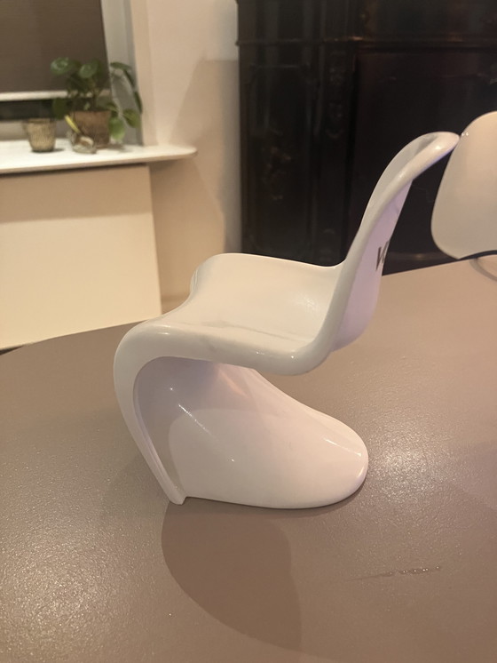 Image 1 of Miniatuurversie designklassieker Vitra Ponton Chair
