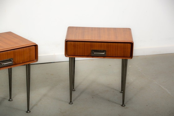 Image 1 of Comodini italiani in teak con dettagli in ottone. Circa 1970.