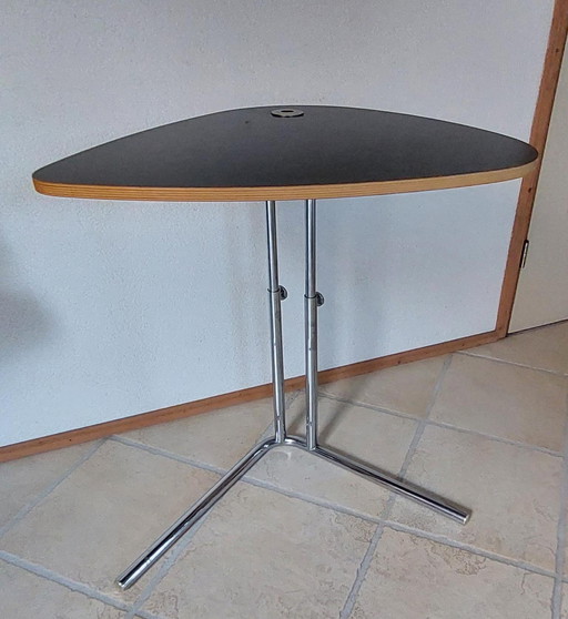 Mesa auxiliar K22L de Tecta, regulable en altura