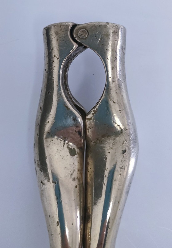 Image 1 of notenkraker vrouwenbenen vintage massief messing