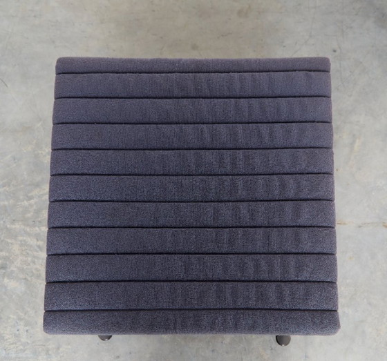 Charles & Ray Eames Stoel EA124 & Ottomane EA125 voor Vitra/Herman Miller – Verstelbare relaxstoel, Textiel (photo 4 of 20)