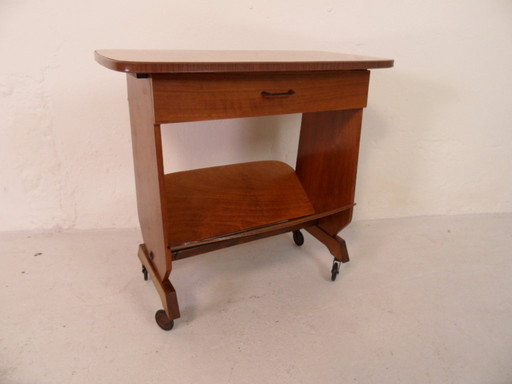 Vintage-Zeitschriftenwagen