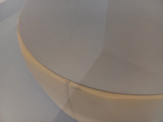 Image 1 of Vintage ronde salontafel van glas, leer en metaal, in Space Age-stijl uit de jaren 70.