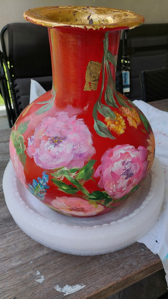 Image 1 of Jarrón pintado a mano en color rojo burdeos.