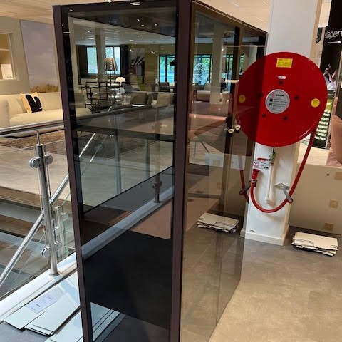 Image 1 of Piure Glazen vitrinekast