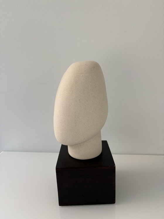 Image 1 of Statue of an abstract face in rough ceramic