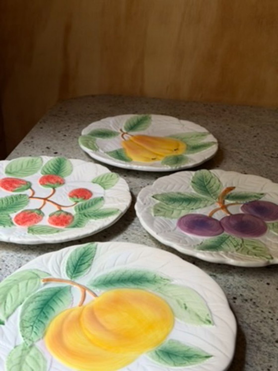 Vintage Japanese Majolica Fruit Plates, Set of 4, Embossed Ceramic Fruit Dessert Plates, Made in Japan (photo 8 of 19)