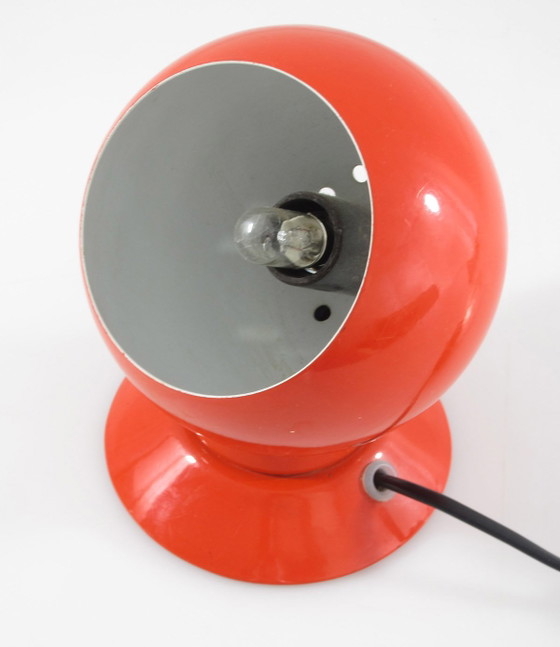 Abo Randers red magnet ball lamp – Frandsen, Table lamps, Space Age (photo 3 of 8)