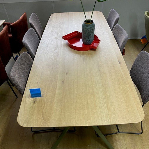Tafelgesprek – Bert Plantagie, eettafels (photo 2 of 5)
