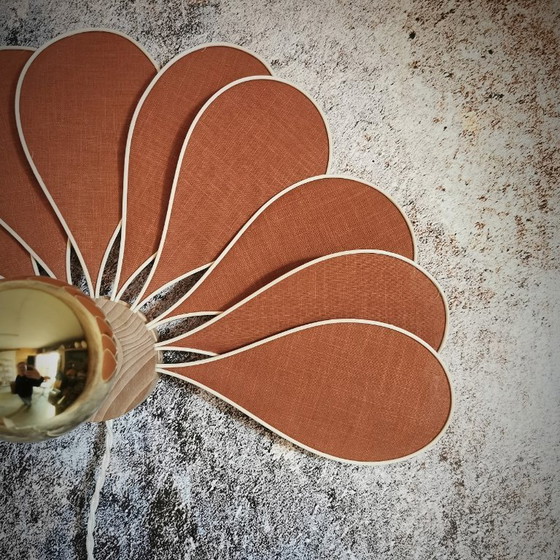 Image 1 of Applique murale, modèle Paon, 11 pétales en rotin et lin (teinte au choix)