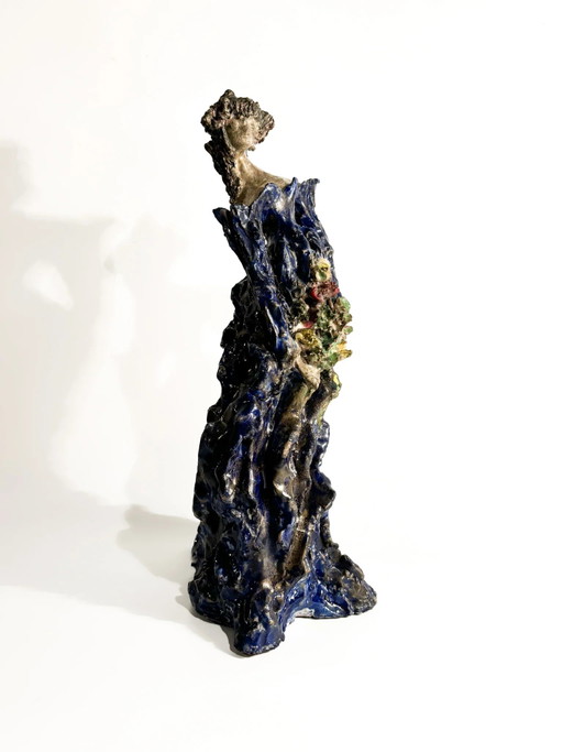 Frans-geïnspireerde geglazuurde terracotta sculptuur van een dame uit de jaren 30