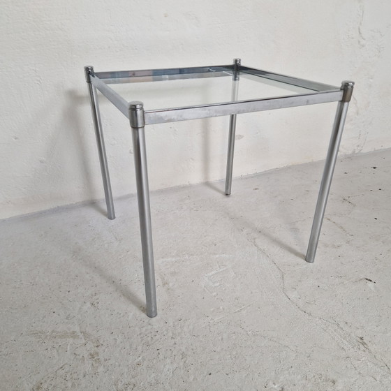Image 1 of Table d'appoint vintage tendance avec plateau en verre