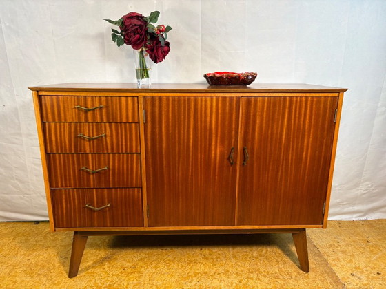 Credenza vintage in teak di Remploy | Anni '50-'60 | Design britannico di metà secolo Una superba credenza (photo 8 of 8)