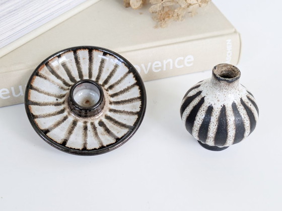 Image 1 of Monika Maetzel Studio Ceramic Duo Hambourg années 1960 Bougeoir Vase bourgeon Noir Blanc