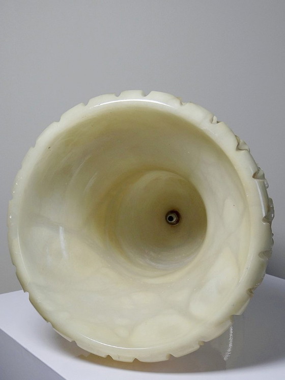 Image 1 of Large Medici vase in alabaster/yellowish marble, Belle Époque style