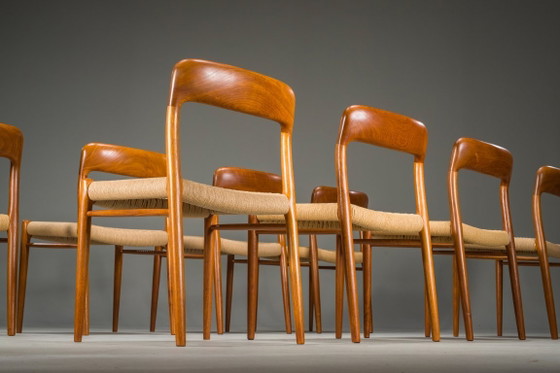 Image 1 of Chaises de salle à manger danoises en teck, modèle 75, par Niels Møller, années 1960, lot de 8
