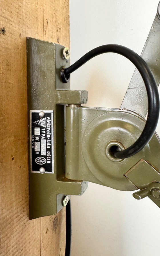 Image 1 of Applique murale à ciseaux verte de style militaire industriel, de Elektroinstala, années 1960