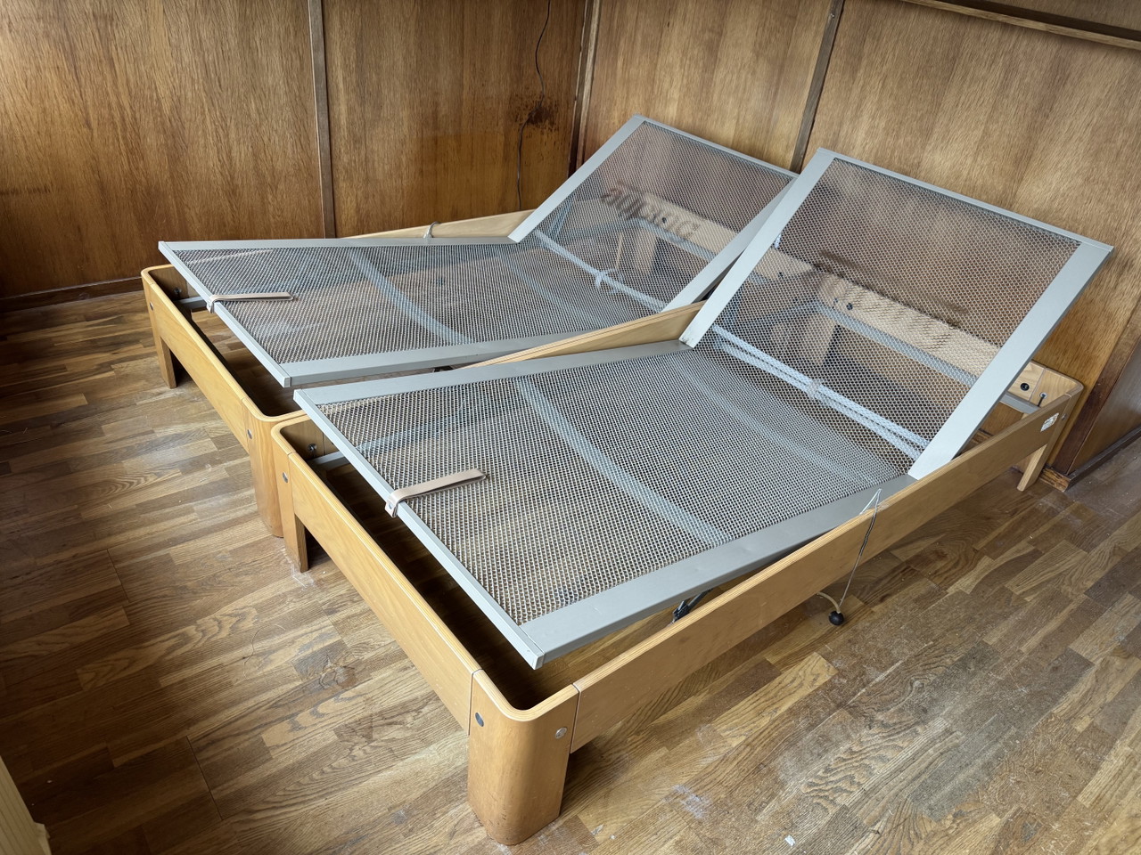 2 vintage Auping Auronde bedden (laag)