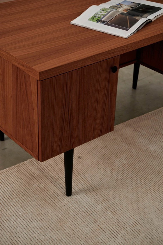 Image 1 of Escritorio de roble teñido de teca - Astrid 1