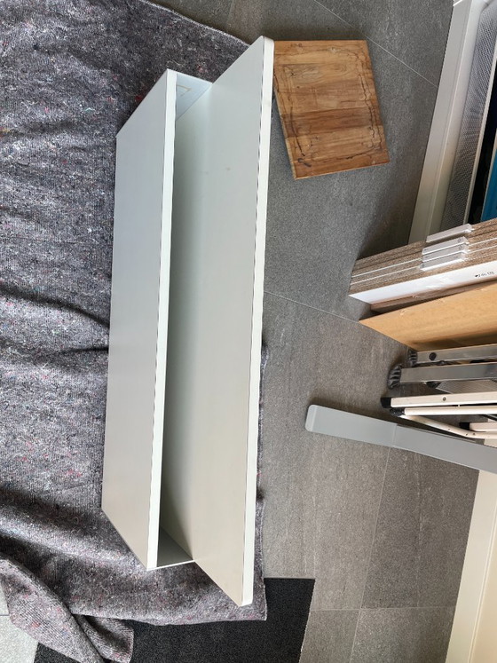 Vitsoe 606 Desk Shelf 90cm – Armadi a muro, Aluminium (photo 4 of 12)