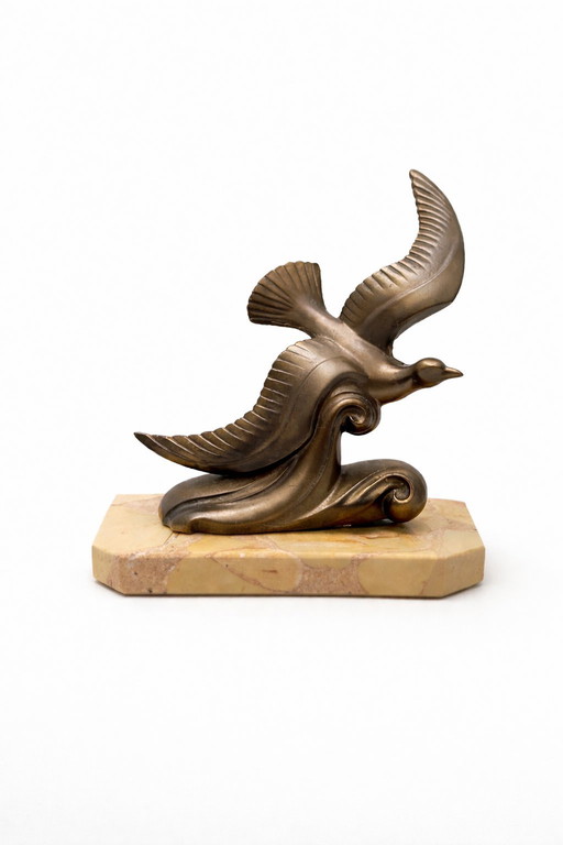 Skulptur eines fliegenden Vogels im Art-déco-Stil – Bronzemetall und Brekzienmarmor – ca. 1930–1950