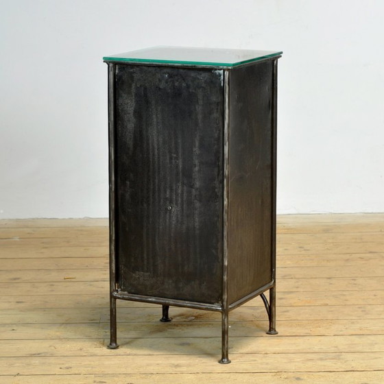 Image 1 of Set ijzeren en glazen nachtkastjes, jaren 1900