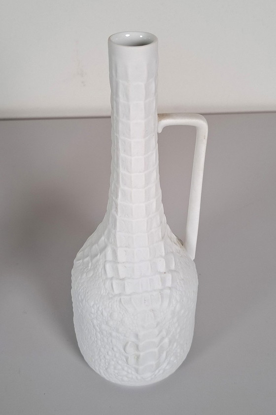 Image 1 of Paire de vases en porcelaine biscuit