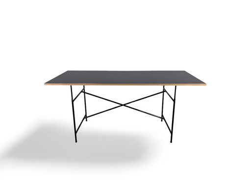 2 escritorios originales de Egon Eiermann diseñados por Richard Lampert, de 200x90 cm.