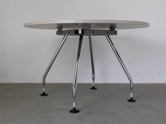 Image 1 of Vitra Ad Hoc tafel rond (120cm) design Antonio Citterio