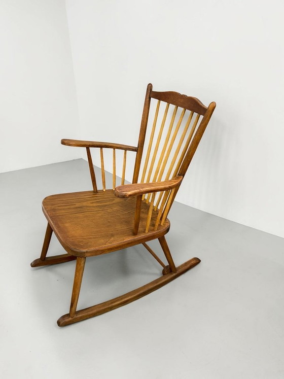 Image 1 of Antiker Schaukelstuhl um 1900–1920 mit Arretierung | Handgefertigter Windsor Rocking Chair | Folk Art Massivholz Sessel | Sammle