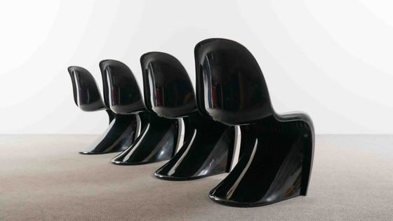 Image 1 of SET VAN 4 PANTON STOELEN IN ZWART, ONTWORPEN DOOR VERNER PANTON VOOR HERMAN MILLER, 1971