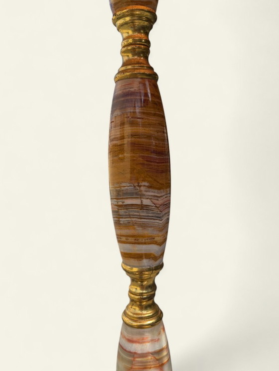 Image 1 of Rarität! Mid-Century Stehlampe mit rosafarbenem Samtschirm & Fransen – Messingfuß mit Marmorverzierung