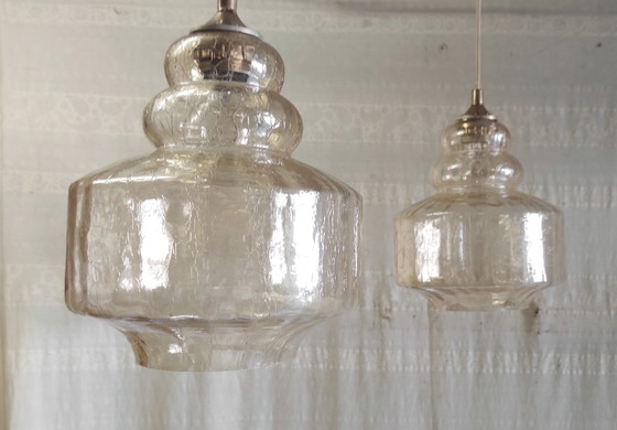 Image 1 of Suspension style scandinave en verre ambré et craquelé - années 60/70
