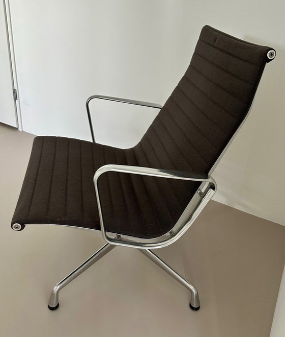Sedia Vitra Eames in alluminio EA 115|116 - Icona del design in condizioni perfette – Sedie girevoli, Textile (photo 4 of 7)