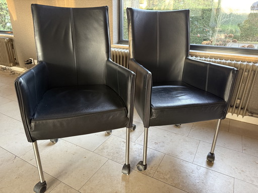 10 chaises de salle à manger/bureau en cuir noir sur roulettes