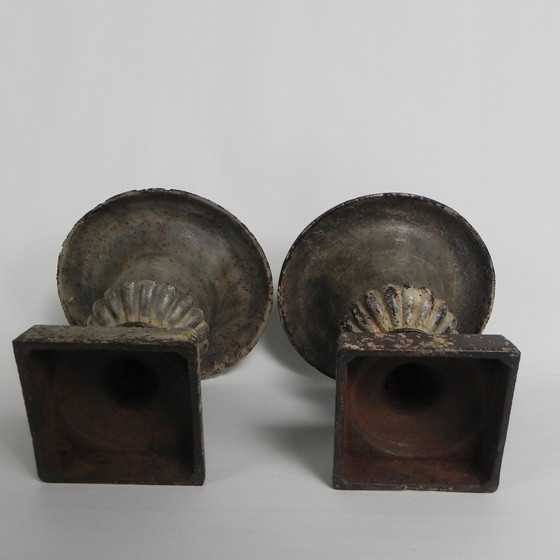 Image 1 of Lote de 2 jarrones de jardín Medicis de hierro fundido