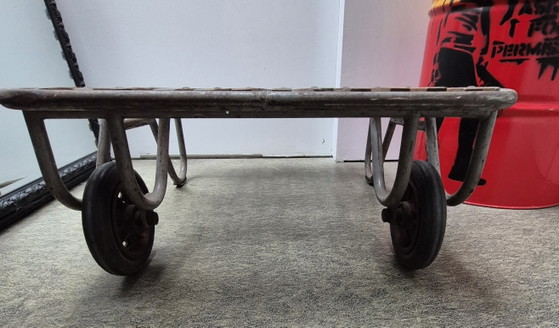 Chariot d'usine vintage – Tables basses, Metal, Rubber (photo 10 of 12)