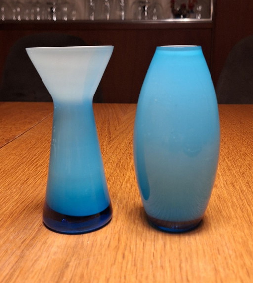 Duo de petits vases miniatures bleus soufflés à la main