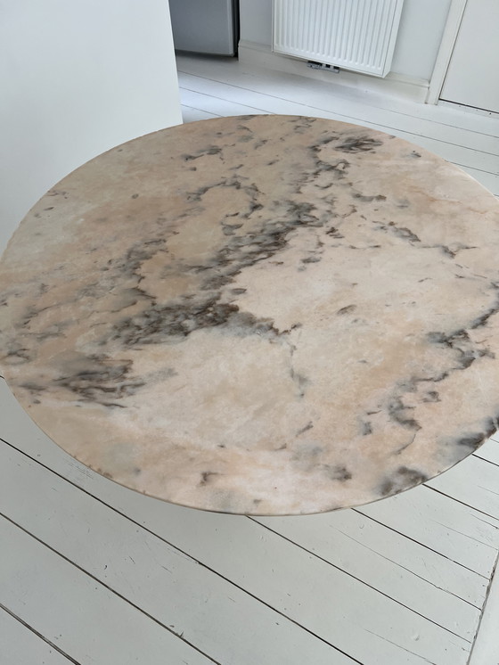 Image 1 of Table ronde en marbre Rose Aurore