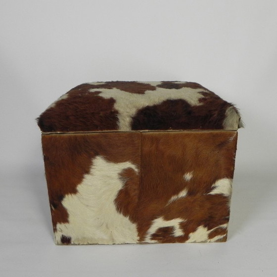 Image 1 of Pouf vintage, coffre de rangement recouvert de cuir de vache, Pays-Bas, années 1950