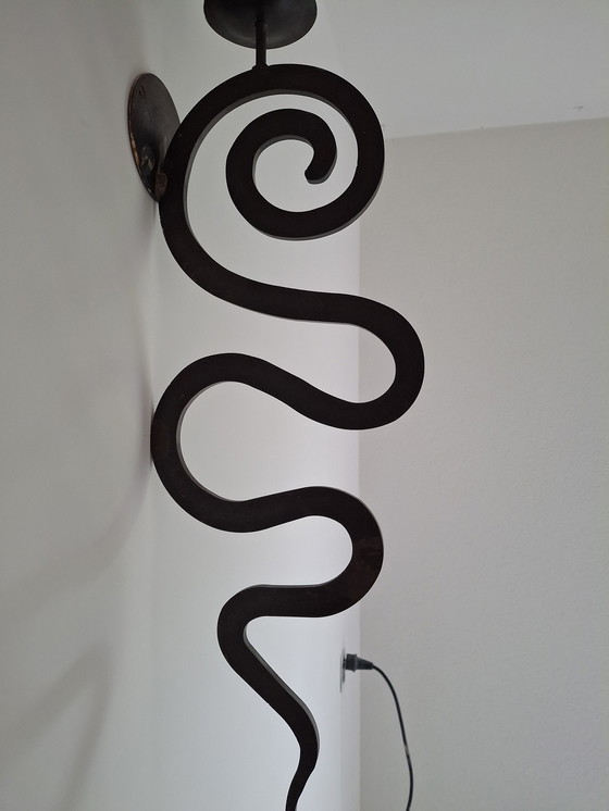 Image 1 of 2 chandeliers château en fer forgé noir par Maroeska Metz