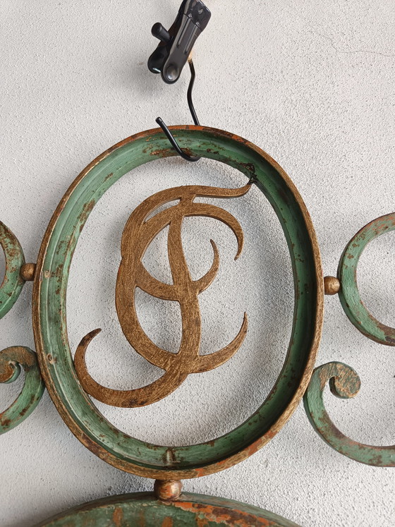 Image 1 of Espejo de recibidor y perchero de hierro forjado estilo Art Déco francés – Valle del Loira, años 30/40