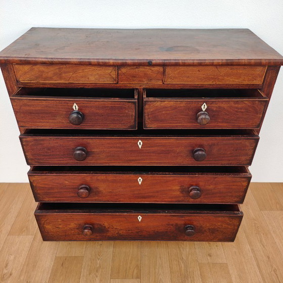 Image 1 of commode ancienne de style géorgien