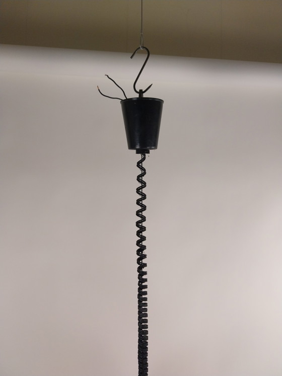 Image 1 of 1 lampada a sospensione in plastica arancione degli anni '70, disegnata da Harvey Guzzini per Meblo. Diametro 35 cm.